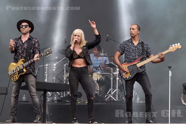 METRIC - 2019-07-20 - PARIS - Hippodrome de Longchamp - Main Stage 2 - Emily Haines - Joules Scott-Key - James Shaw - Joshua Winstead